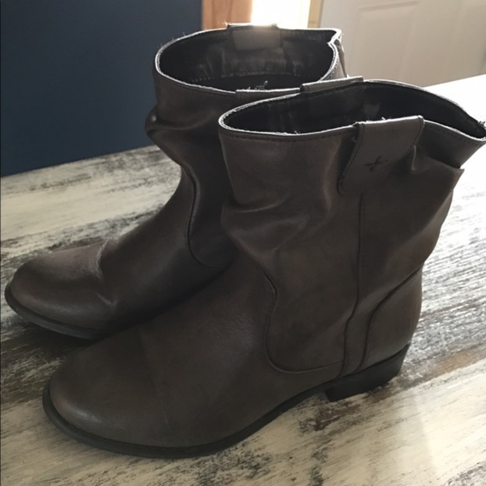 VS Gray Ankle Booties 5 - Picture 4 of 4